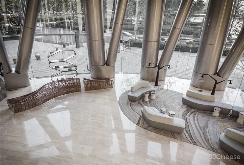 “光给予影的存在,影赋予光的生命” 中银大厦