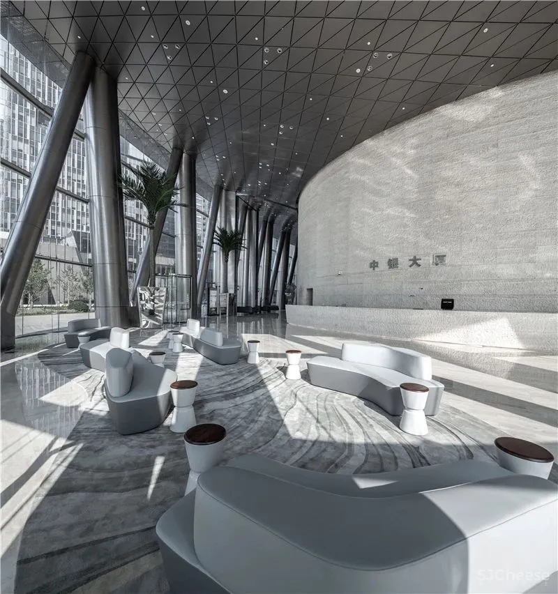 “光给予影的存在,影赋予光的生命” 中银大厦