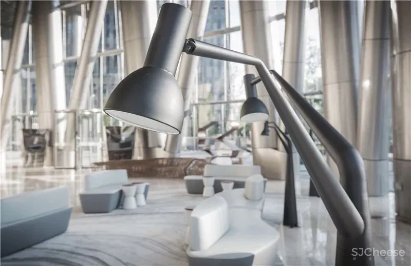 “光给予影的存在,影赋予光的生命” 中银大厦