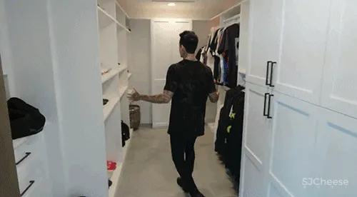 94年小伙买下近500m²豪宅,5间卧室,面朝大海,每一寸都是自己挣来的