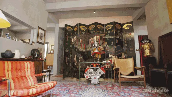 北京宅男一个人住5层别墅,却只睡1米的床