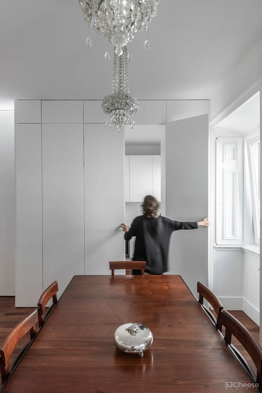 SIA Arquitectura 将里斯本的一座历史性的联排别墅改造成两座现代住宅