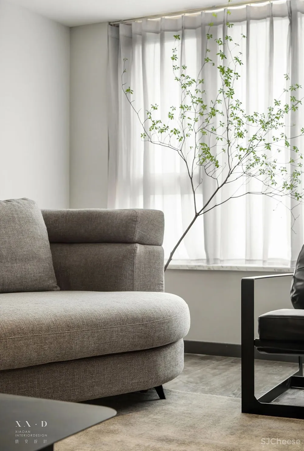黑白简约,硬朗与温馨的平衡 晓安设计