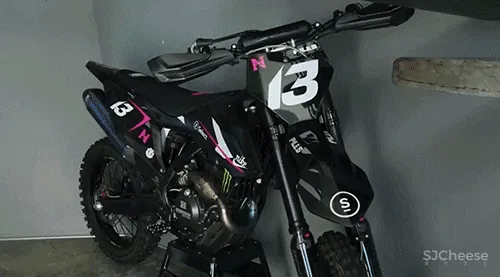 94年小伙买下近500m²豪宅,5间卧室,面朝大海,每一寸都是自己挣来的