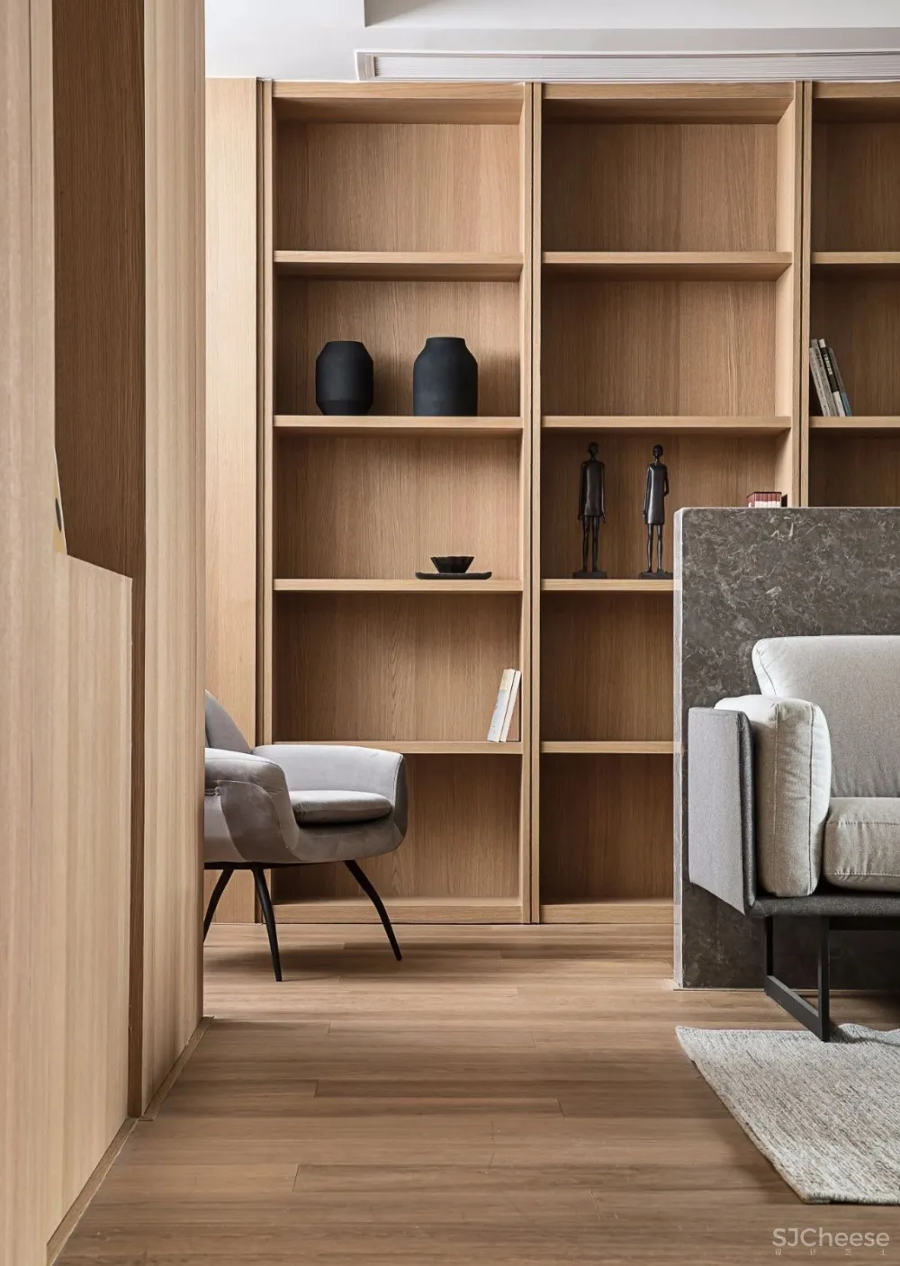 设计师梁志天的家曝光，大师也青睐“地板上墙”