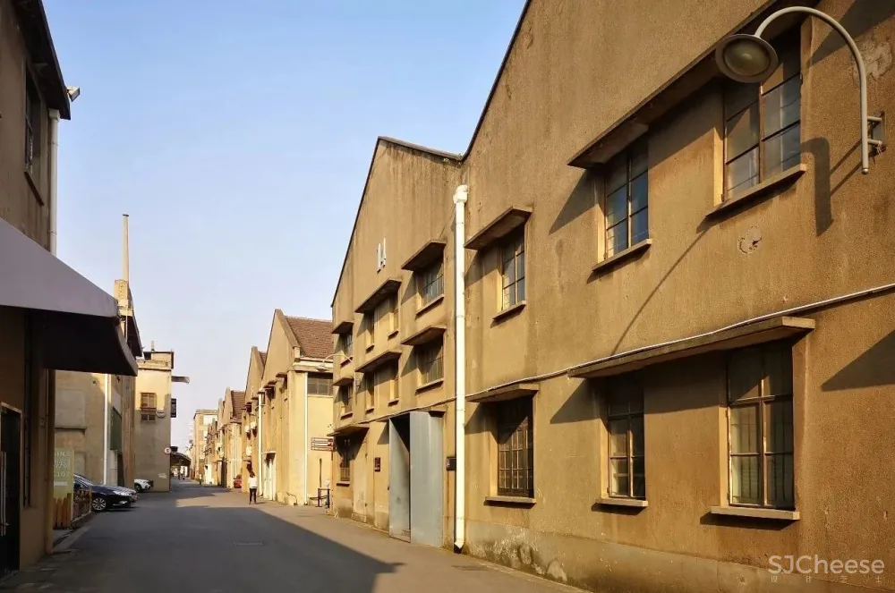 建筑师在老房子里插入四个构件,将其变成136㎡的瑜伽馆