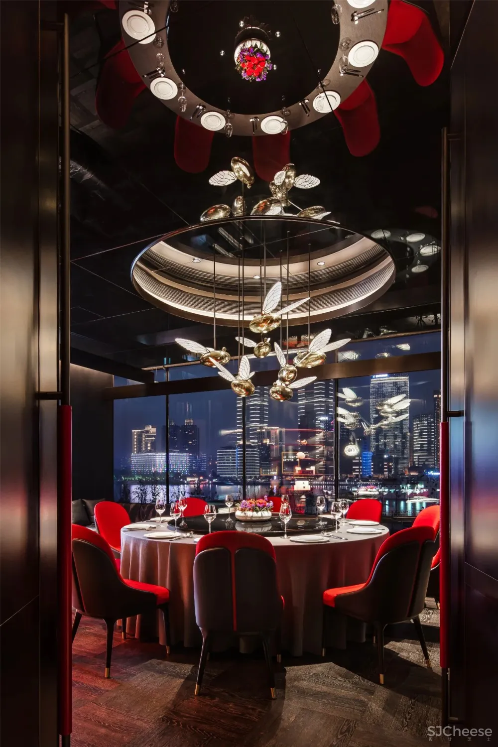 把水做到顶上的餐厅 曾建龙