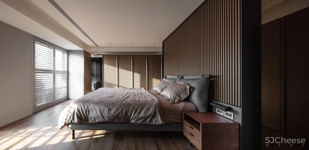 233㎡ 挑空设计,百叶窗这样用更高级