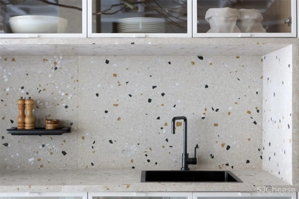 愿有一间小阁楼,与你相拥听海