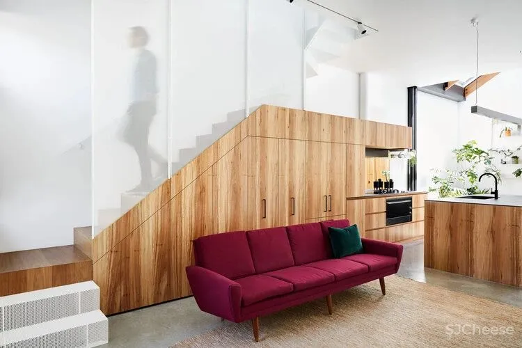 老旧建筑改造的空间里，有花园有阳光，因为他们终于对这里下手了