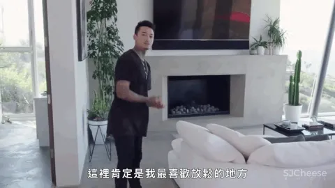 94年小伙买下近500m²豪宅,5间卧室,面朝大海,每一寸都是自己挣来的