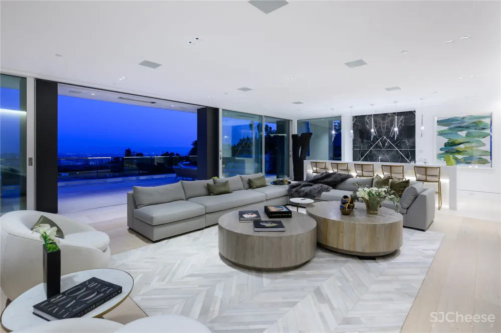 1300㎡ 的别墅, 售价3.4亿, 豪宅就该有这种视野