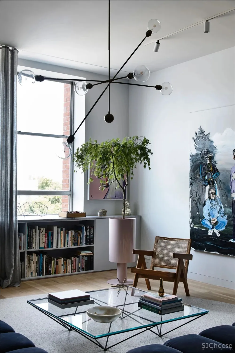 仓库改造成住宅, 弯曲的黄铜墙面惊艳了整个家