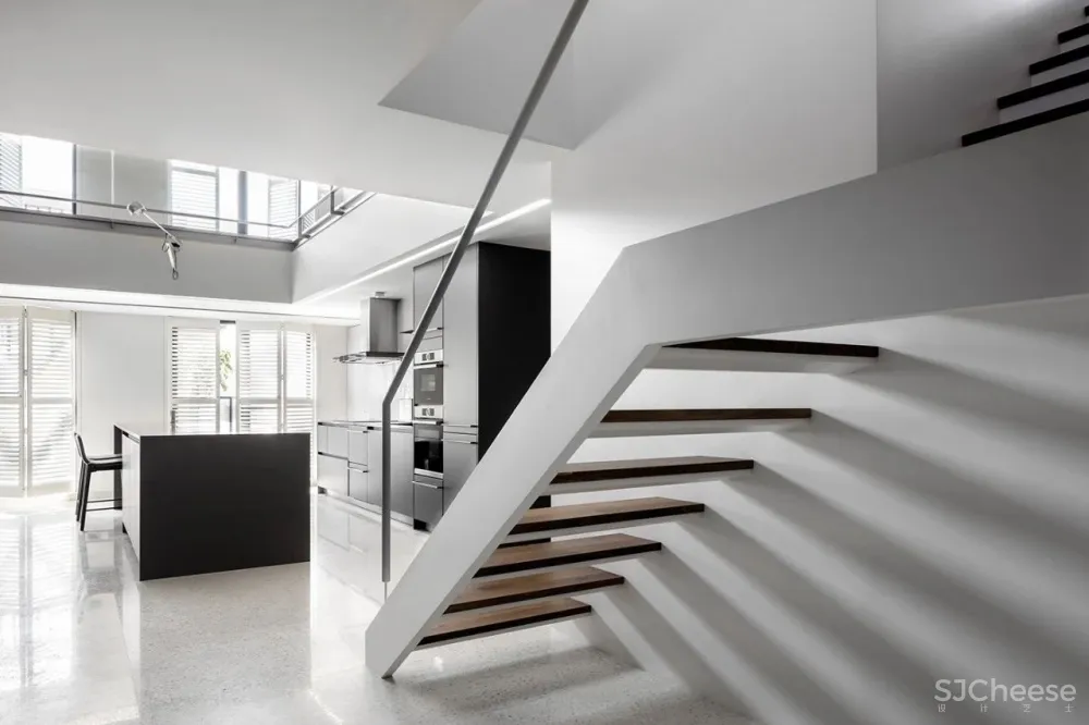 233㎡ 挑空设计,百叶窗这样用更高级