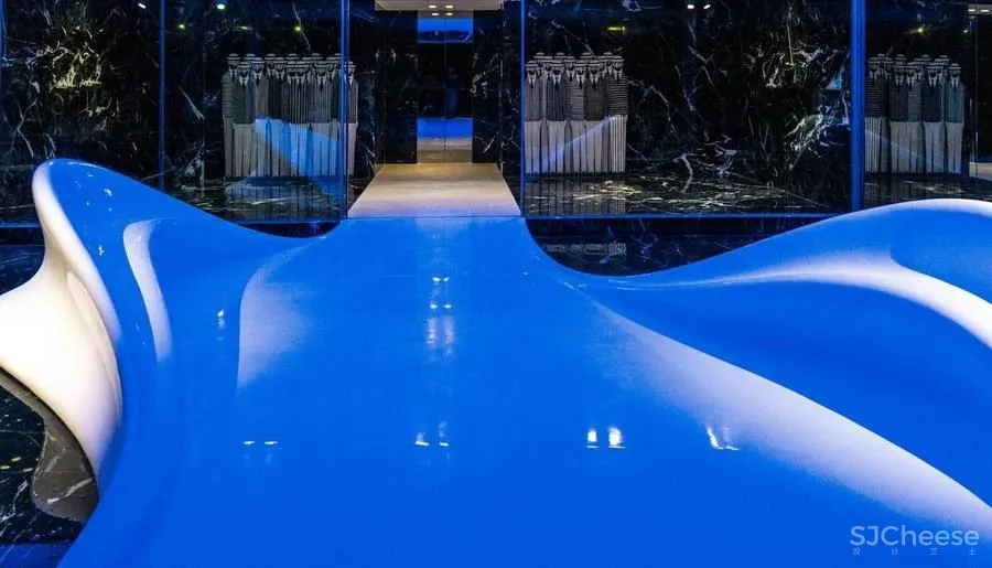 这栋房子用曲线大理石做外墙,张扬的个性之美!