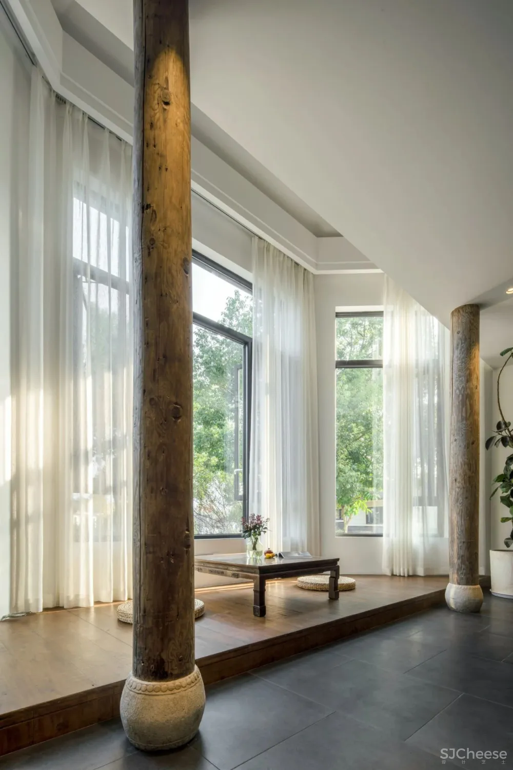 1100㎡独栋别墅使用13年后翻新，网友：给设计师跪了！（附改造前图）