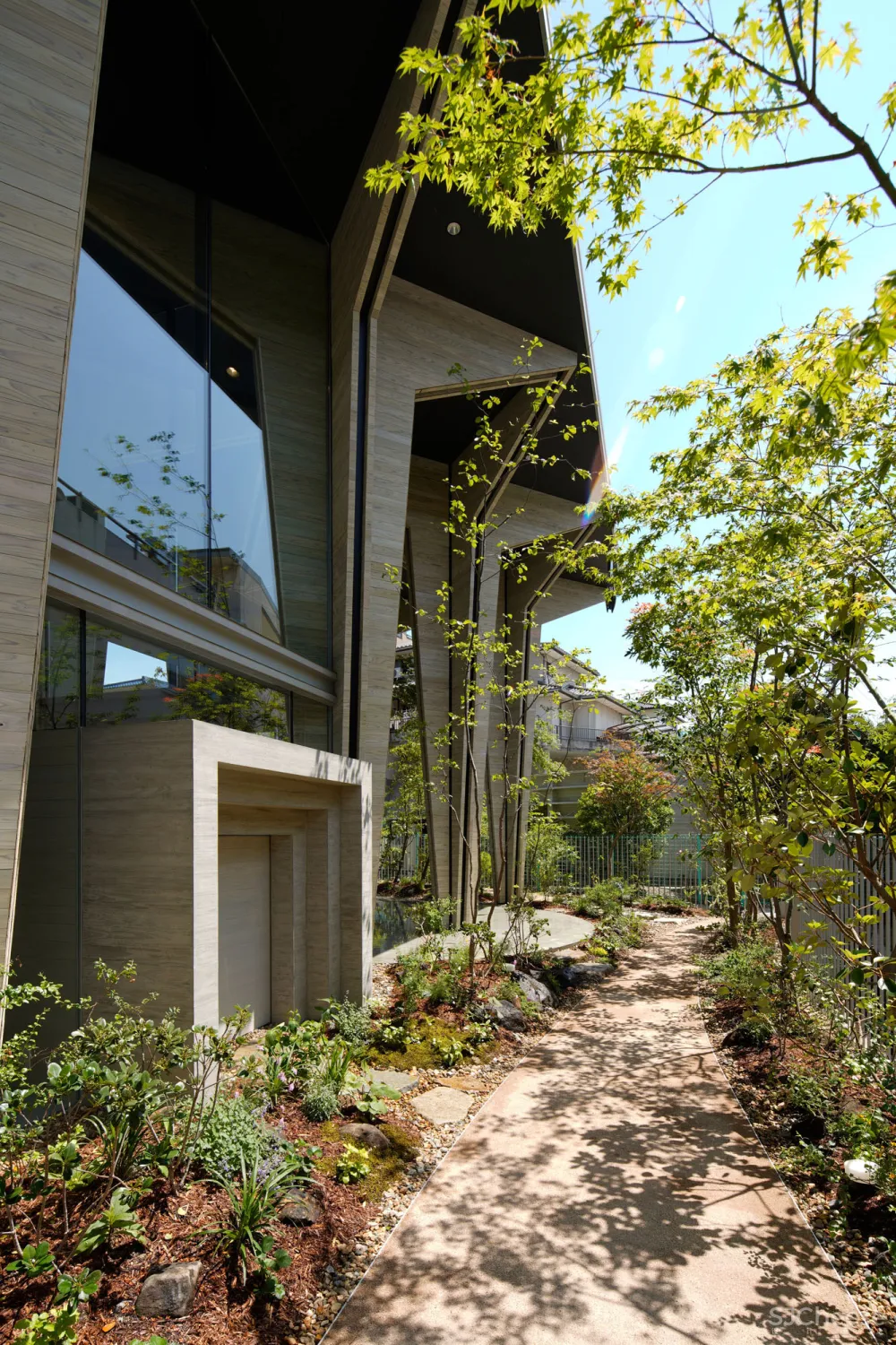 日本设计的幼儿园食堂,还能开生日趴,有员工休息区,空间利用到了极致