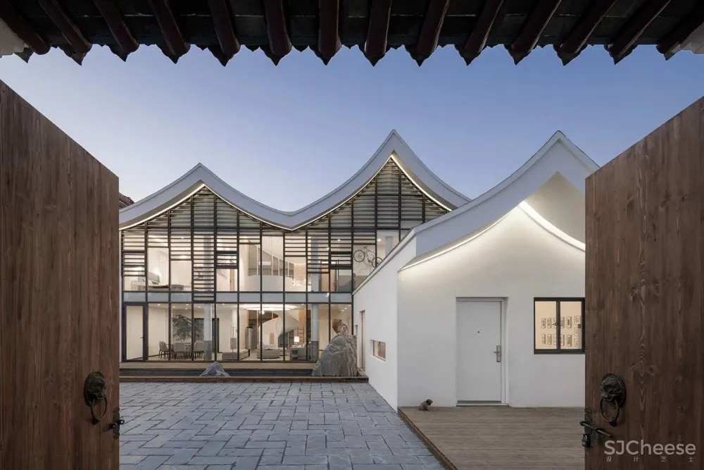 这个中国农村老宅改造，秒杀国外豪华大别墅！