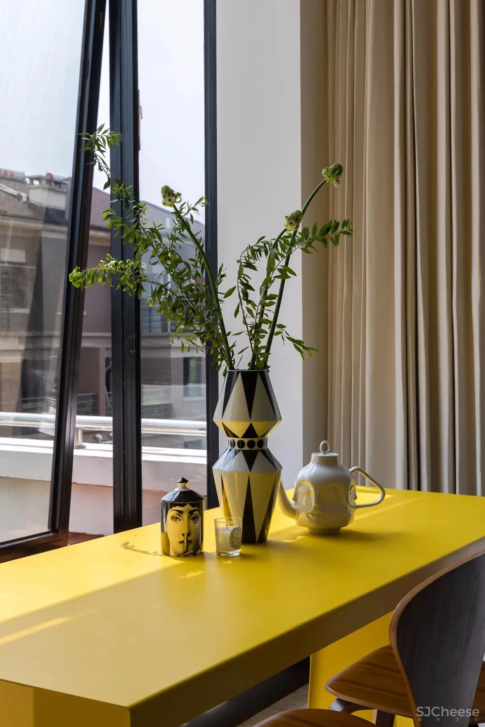 242㎡五室四卫，30种高级撞色，还有悬浮衣帽间 空中花园？！