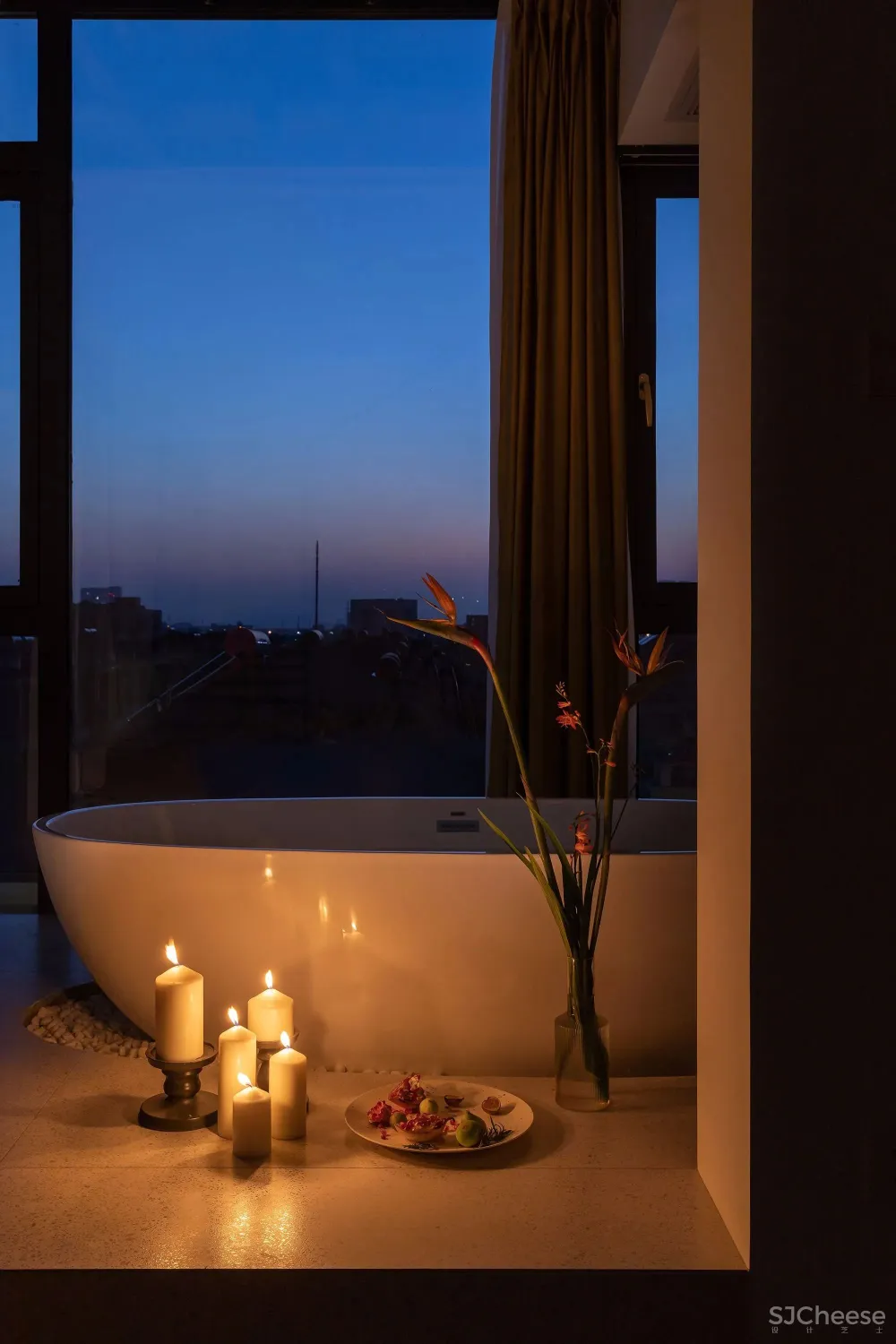 242㎡五室四卫，30种高级撞色，还有悬浮衣帽间 空中花园？！