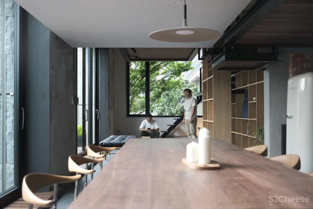 日本设计奖工业风-wabi sabi,卧室悬浮的家像一座图书馆