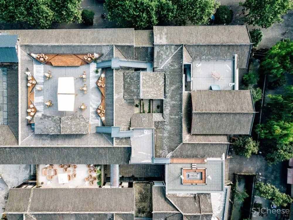 被《青春环游记2》中的这家民宿惊艳到了,位于小众都江堰,400+就睡到范丞丞同款