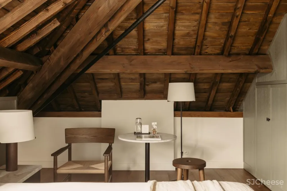 比利时修道院改造的August酒店-古典主义与现代元素的碰撞!