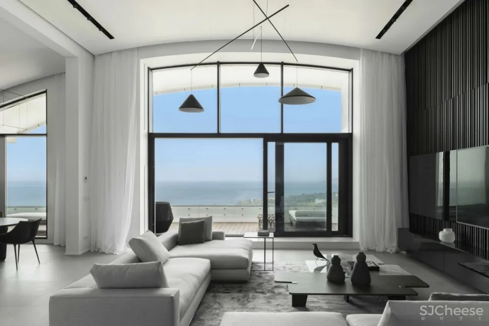 黑白极简顶层公寓，打造一流的低奢气场!