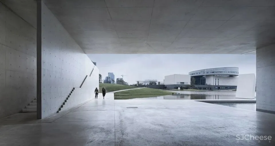 魏春雨作品:谢子龙影像艺术馆