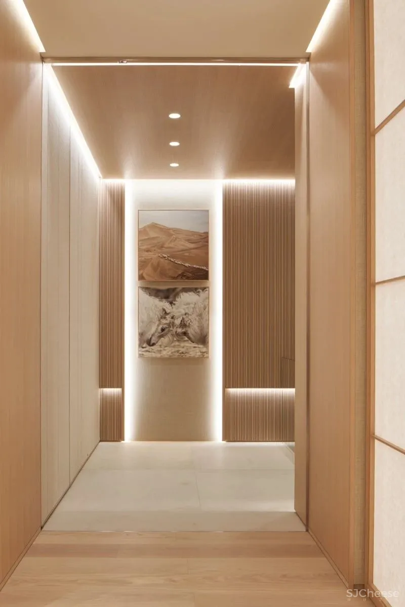 LVMH 在东京银座的两个奢侈品店,丝般金属和水晶玻璃,各有各的高级