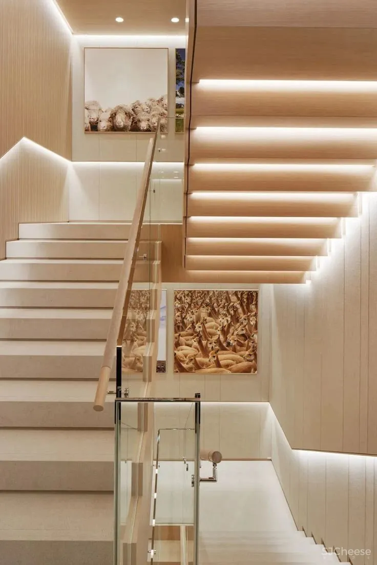 LVMH 在东京银座的两个奢侈品店,丝般金属和水晶玻璃,各有各的高级