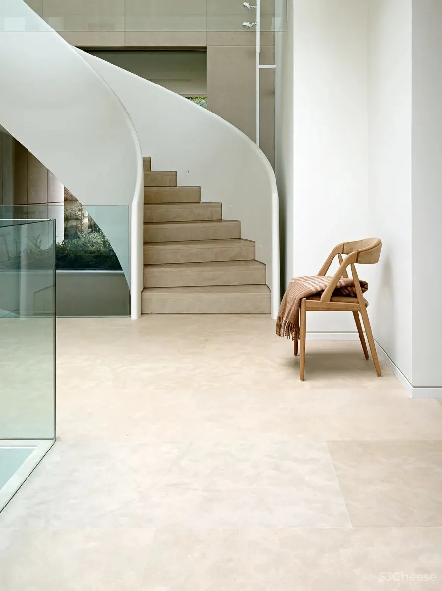 他曾与Kerry Hill 一起设计安缦伊沐,自然朴质的极致呈现