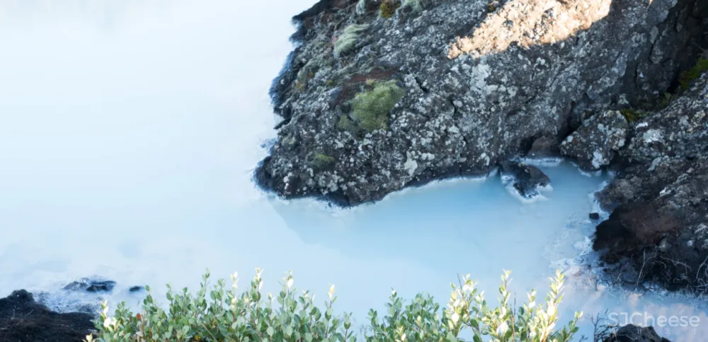 800年火山口的心灵治愈系酒店,全世界都来泡绝美蓝色温泉!