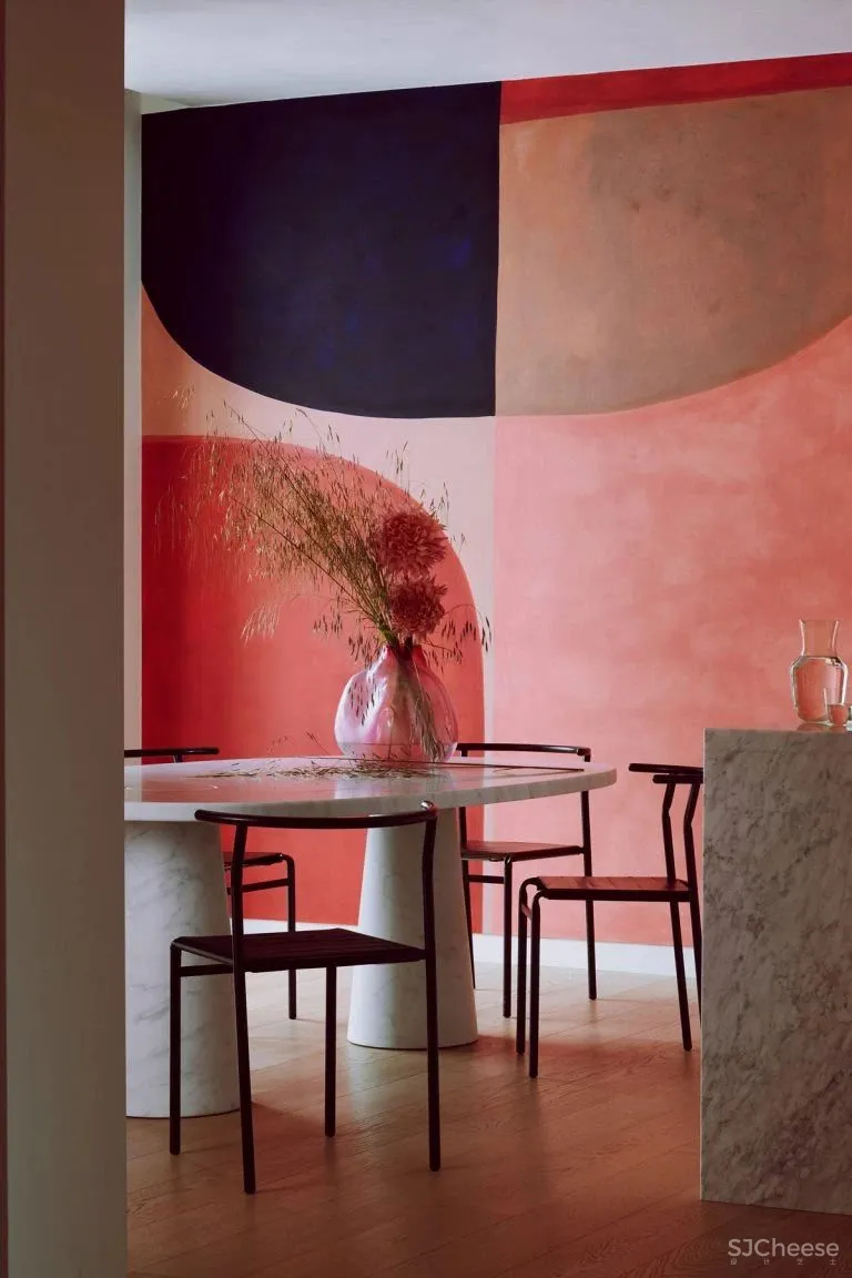 伦敦那个煤气包爆改的公寓,顶层复式样板房公开了,一套卖7000万