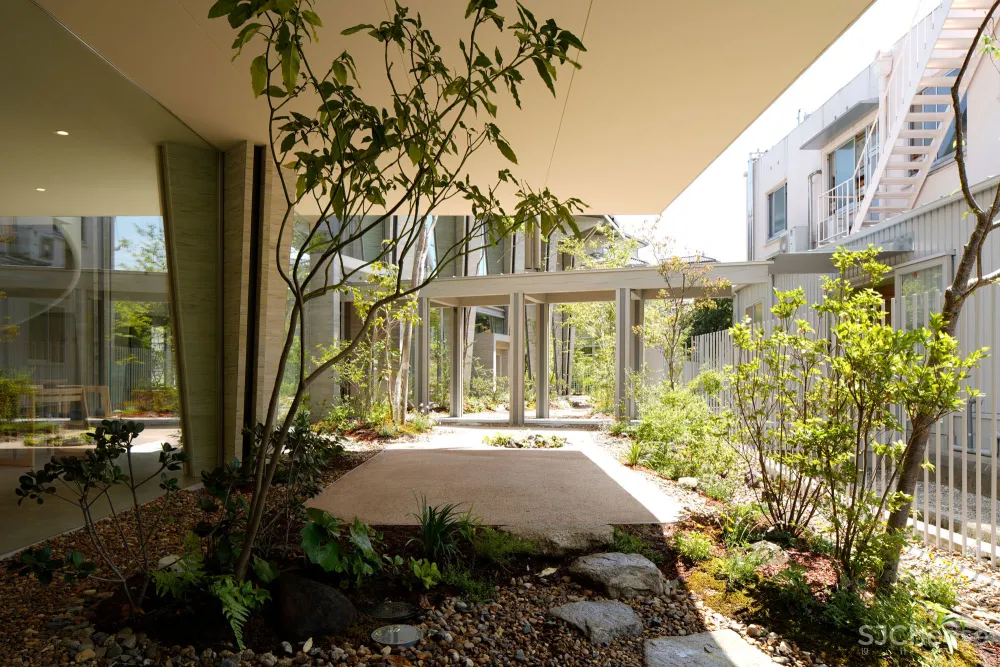 日本设计的幼儿园食堂,还能开生日趴,有员工休息区,空间利用到了极致