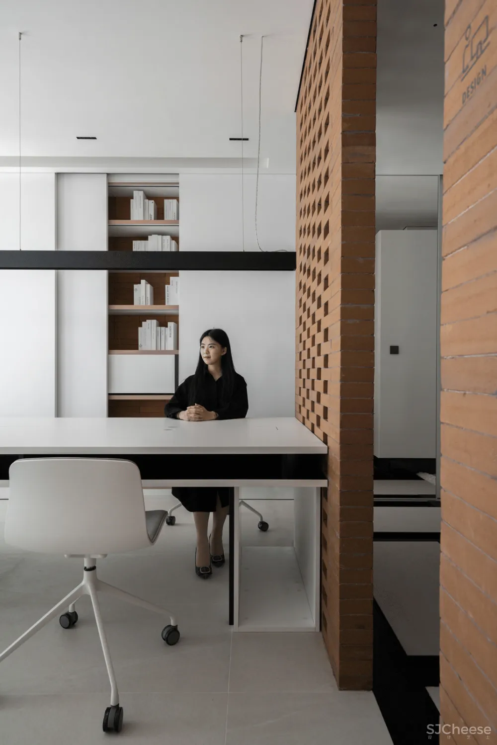 FF STUDIO:红墙之下,“度假式”办公空间