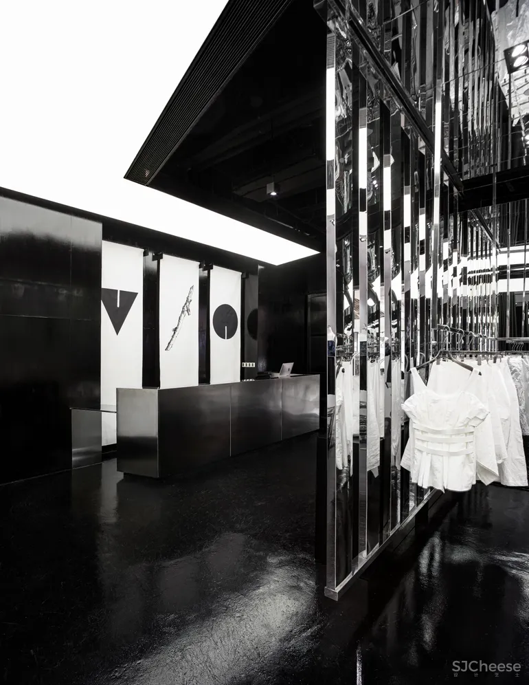 陈书灏新作丨多面性镜面空间体—南昌暗黑系买手店