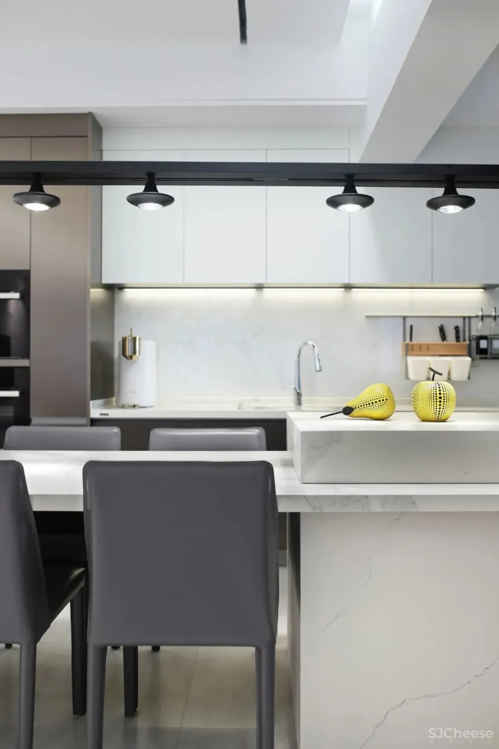 方界空间设计 与黑白对话的110㎡现代都市美学家