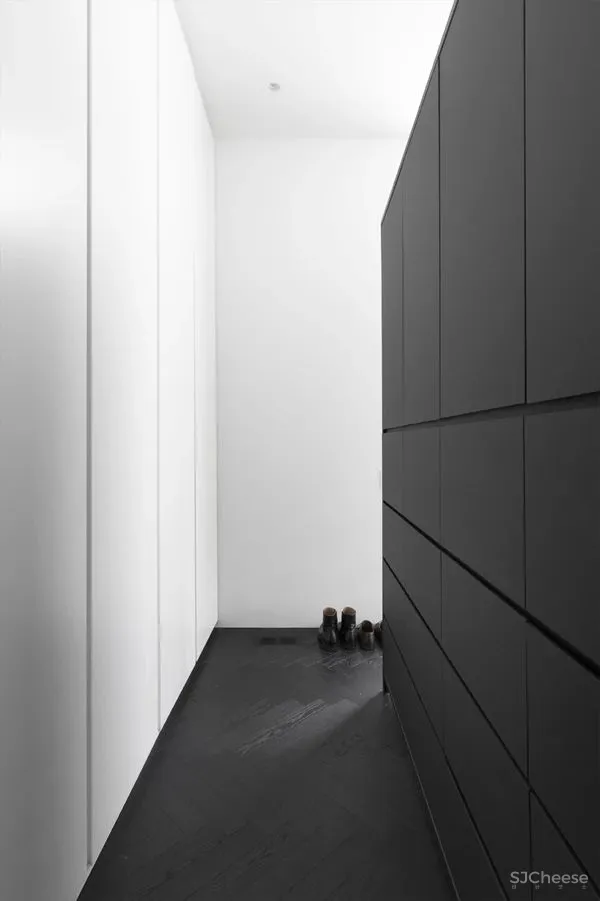 有色彩洁癖的设计师，设计的家居是什么样的？