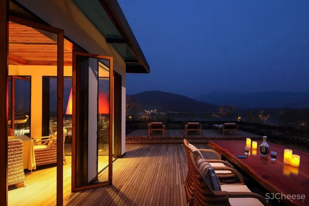 睡loft浴缸房躺看重庆山城一线江景,信步打卡宏村拍汉服写真