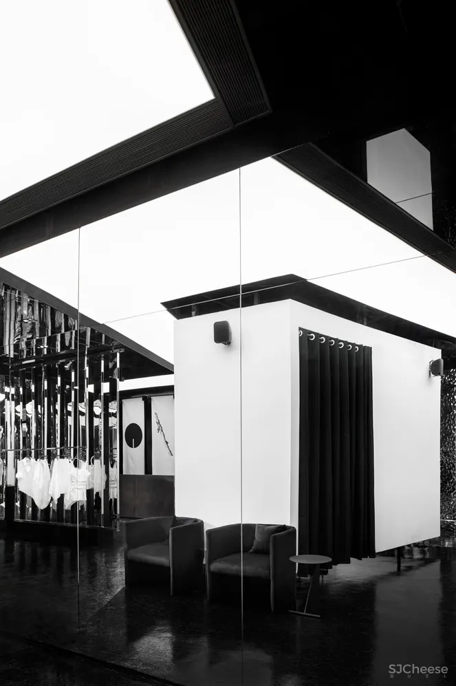 陈书灏新作丨多面性镜面空间体—南昌暗黑系买手店