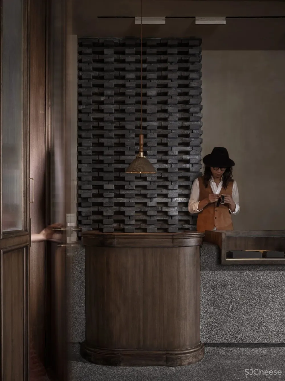 文超:128㎡灰木系空间,这样的复古才够味!