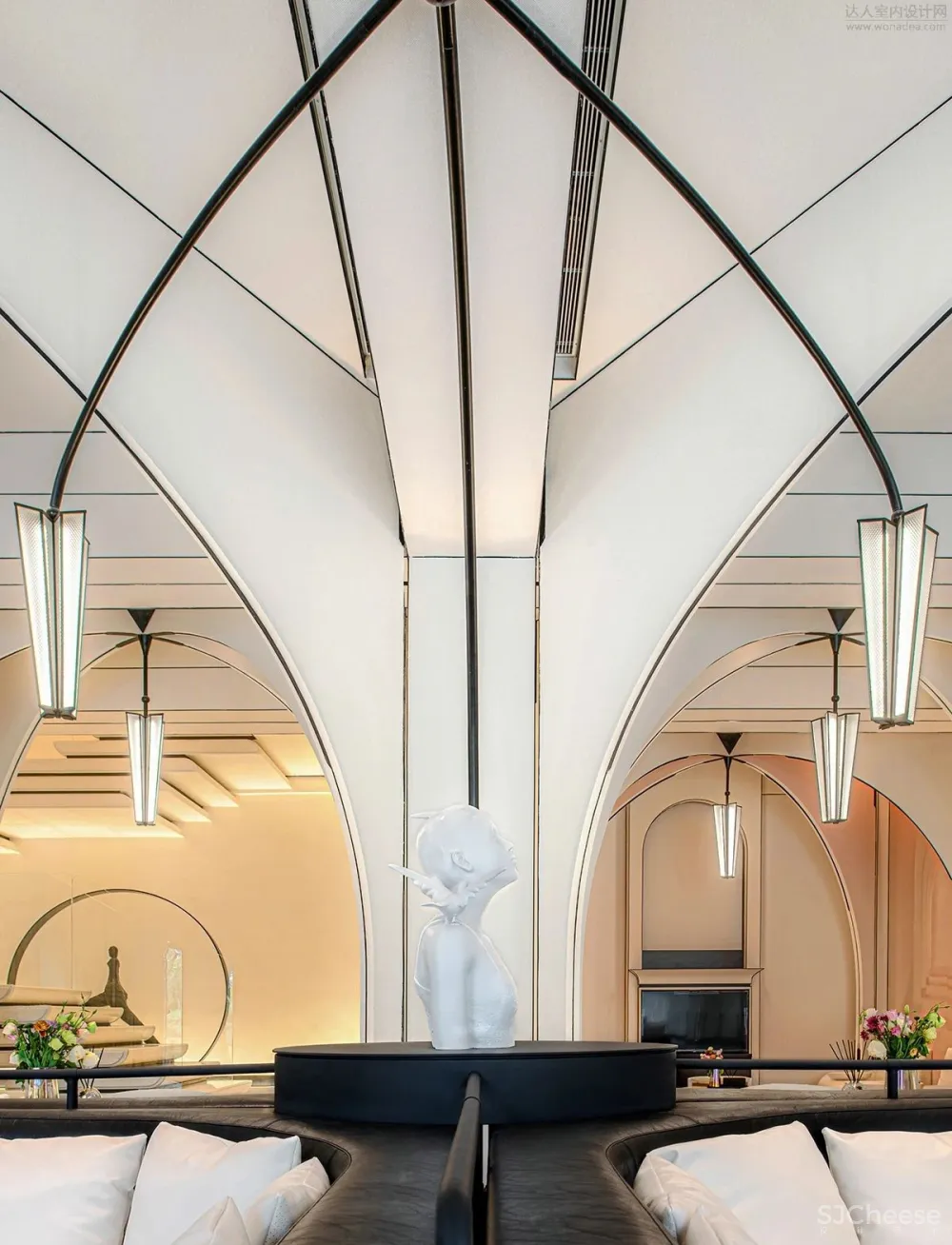 永恒的优雅—摩登线条勾勒魅力空间