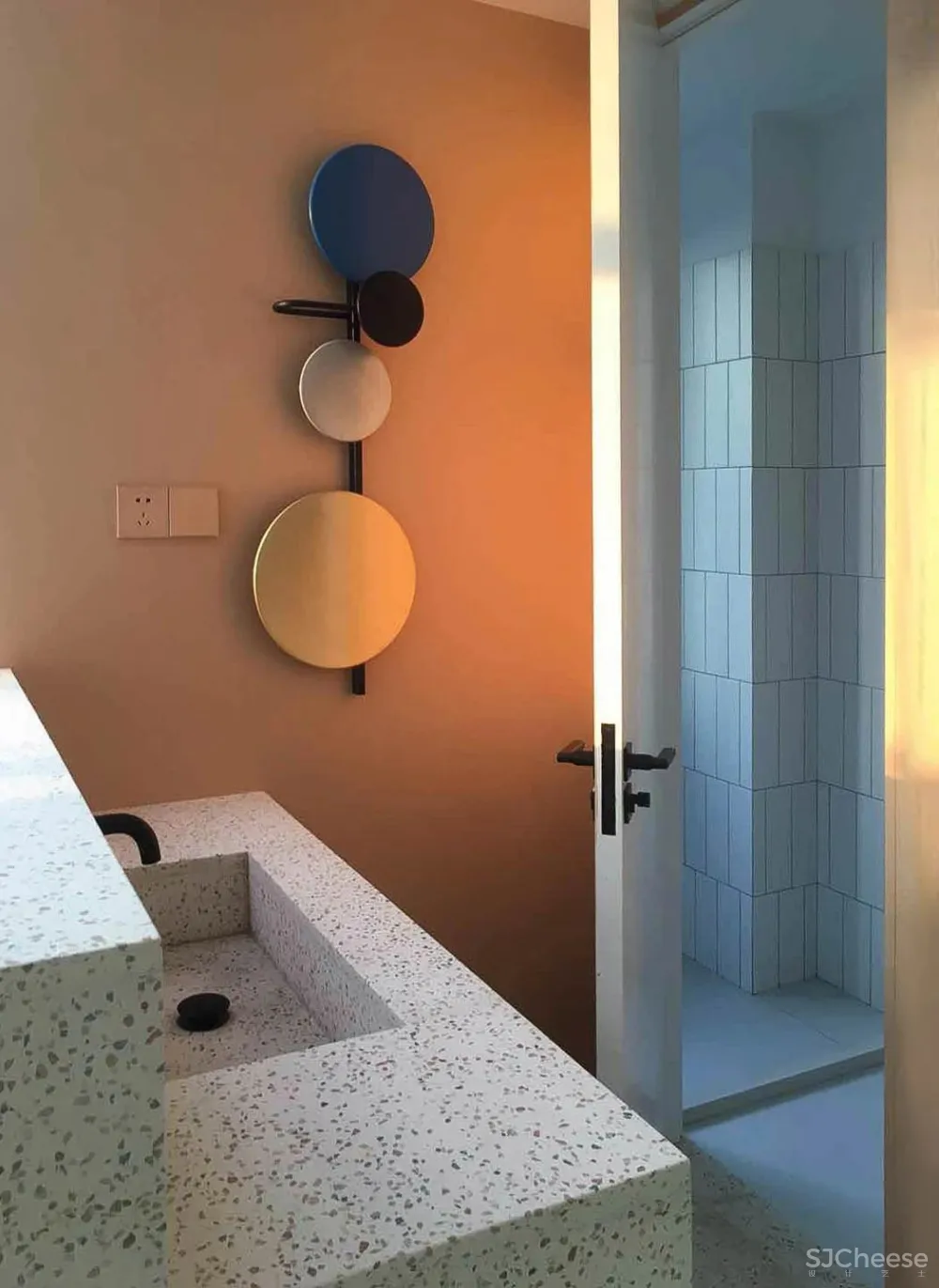 242㎡五室四卫，30种高级撞色，还有悬浮衣帽间 空中花园？！