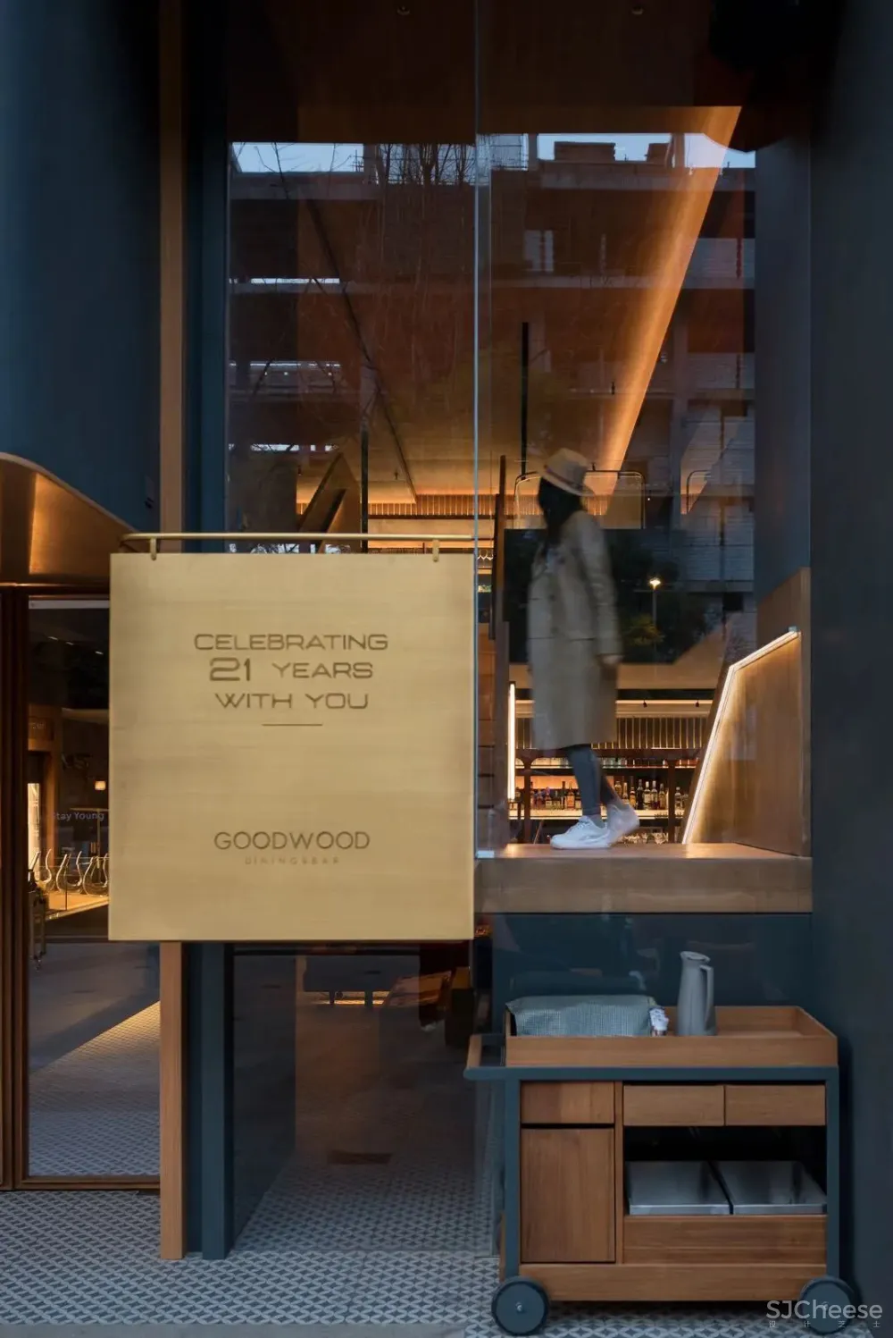 蜂鸟设计:续航14年,他们创作的餐饮空间“很超纲”