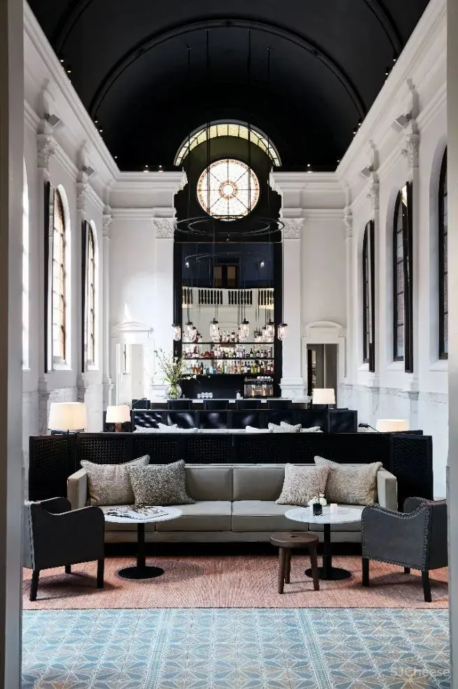 比利时修道院改造的August酒店-古典主义与现代元素的碰撞!