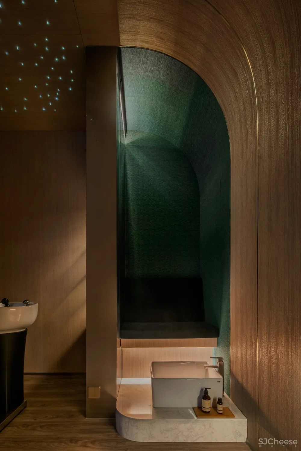 在城市绿洲，驶向心灵的列车