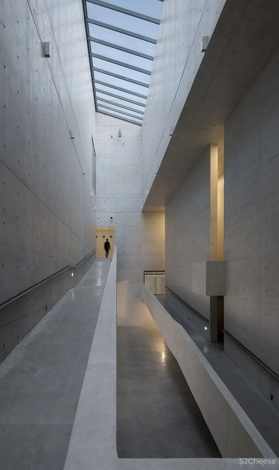 魏春雨作品:谢子龙影像艺术馆