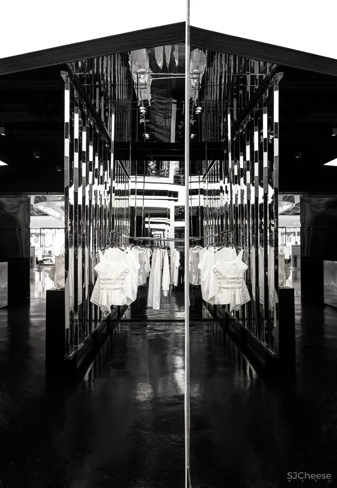 陈书灏新作丨多面性镜面空间体—南昌暗黑系买手店