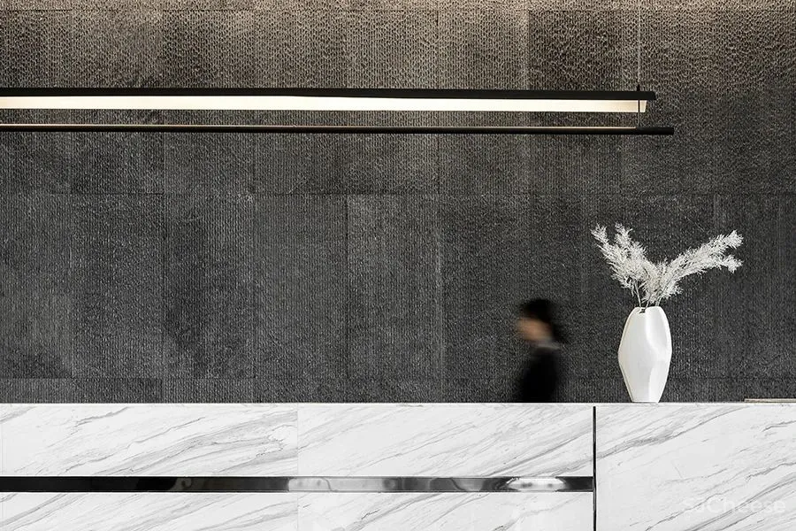 AGH：重叠、拆分、解构，演绎工业文明的重生